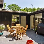 Kennet - 30m From The Sea By Interhome