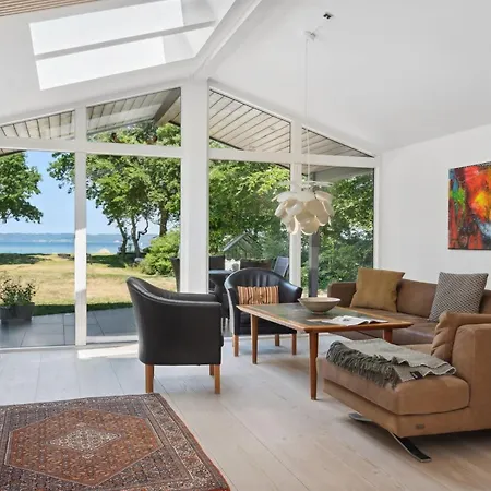 Kennet - 30m From The Sea By Interhome *