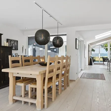 Kennet - 30m From The Sea By Interhome