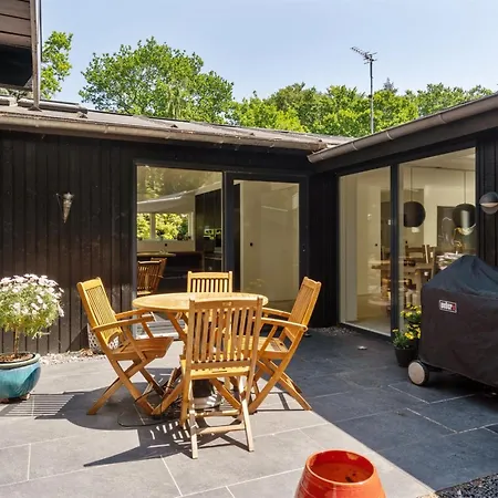 Kennet - 30m From The Sea By Interhome