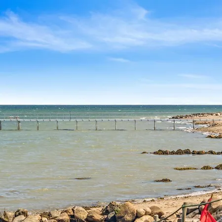 Kennet - 30m From The Sea By Interhome